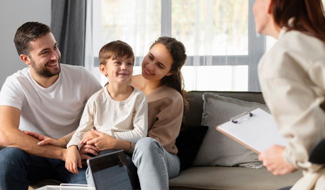 famille avec une conseillère